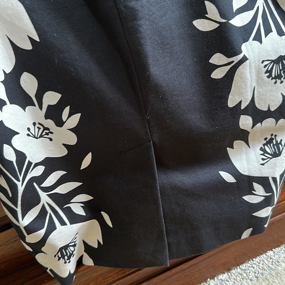 Floral black and white pencil skirt - Picture 2 of 3
